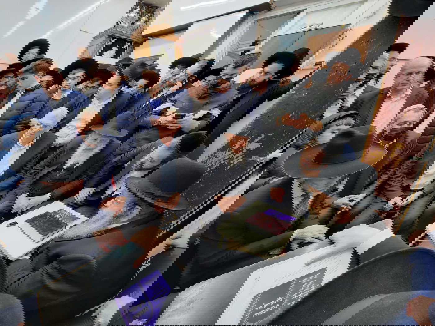 היום החמישי • תיעוד הניחום בבית מרן הגר"ח זצוק"ל