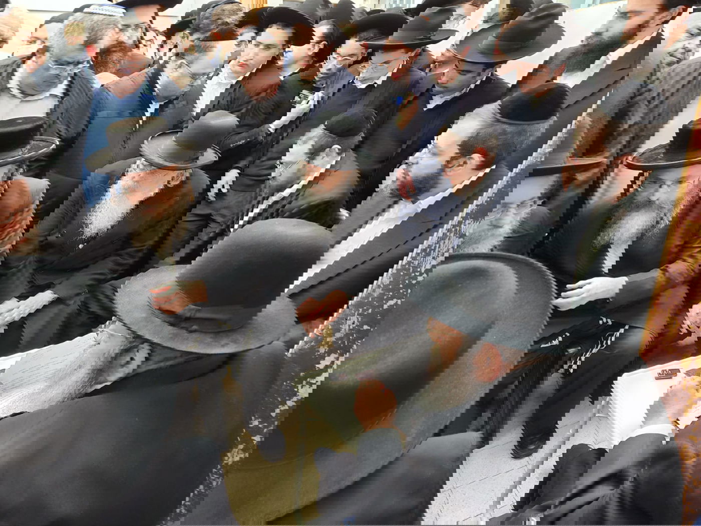 היום החמישי • תיעוד הניחום בבית מרן הגר"ח זצוק"ל