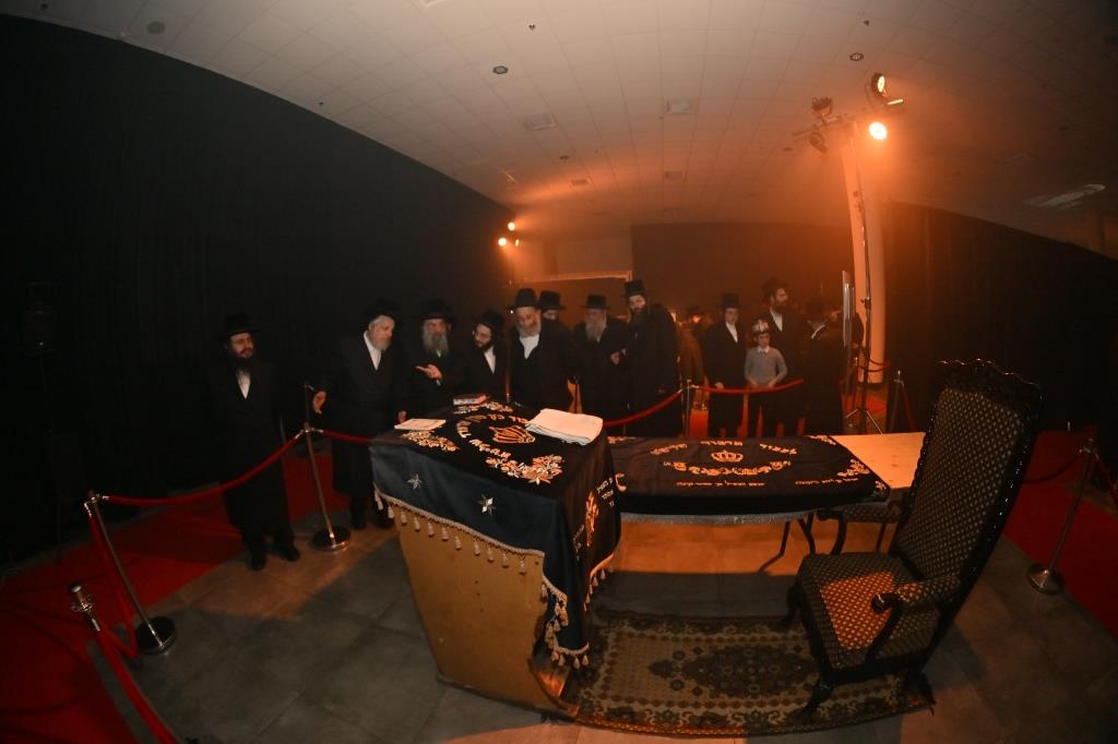 כך ציינו בויז'ניץ עשור להסתלקותו של הרבי זצוק"ל