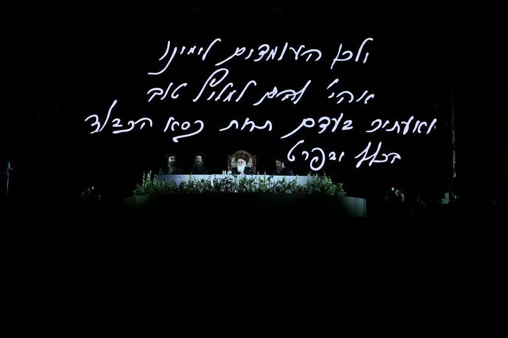 כך ציינו בויז'ניץ עשור להסתלקותו של הרבי זצוק"ל