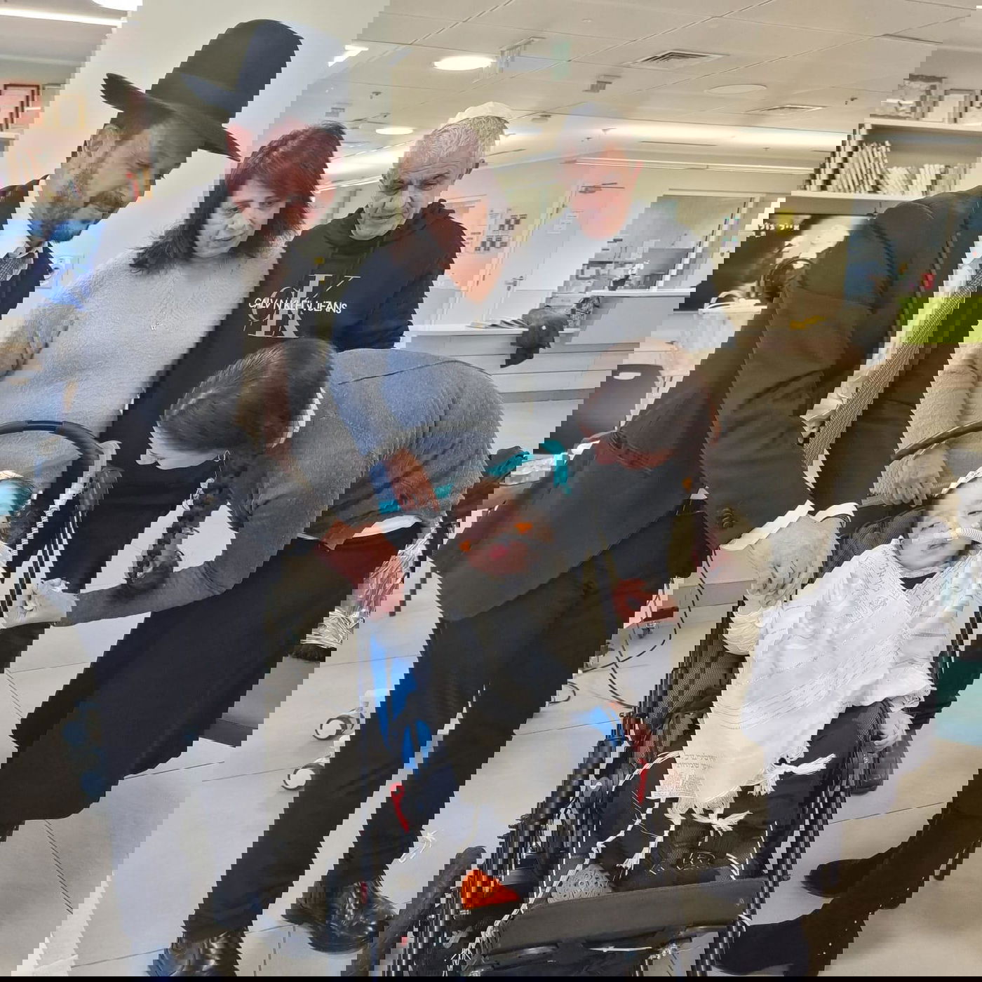 מחלה נדירה: כך רפאל אביב בן ה-3 חגג תספורת