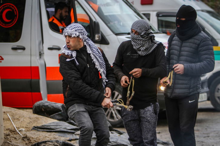 פלסטנים ליד חומש, ארכיון