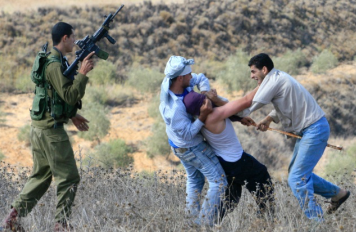 ערבים צחקו וירקו על חרדי ושוחררו למעצר בית
