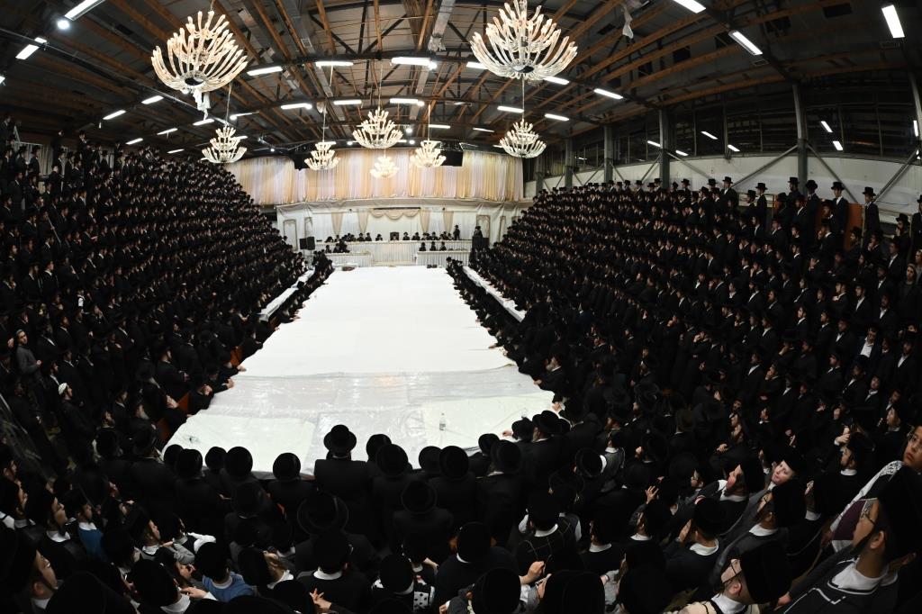 עליה לציון ו'טיש': הילולת ה'ישועות משה' מויז'ניץ זצוק"ל