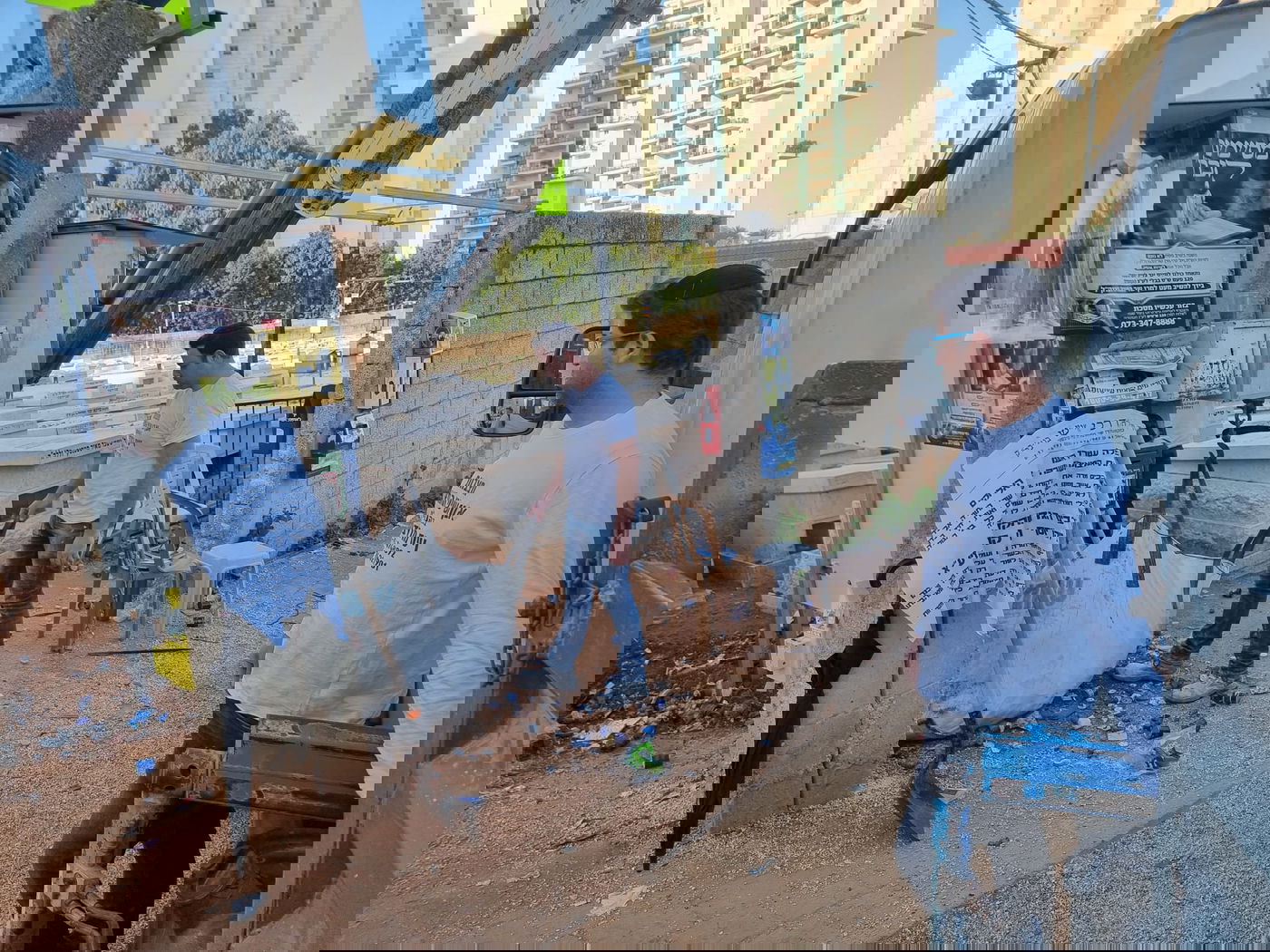 במלאות ה'שבעה': בטון על קברו של מרן רבי חיים קנייבסקי זצ"ל