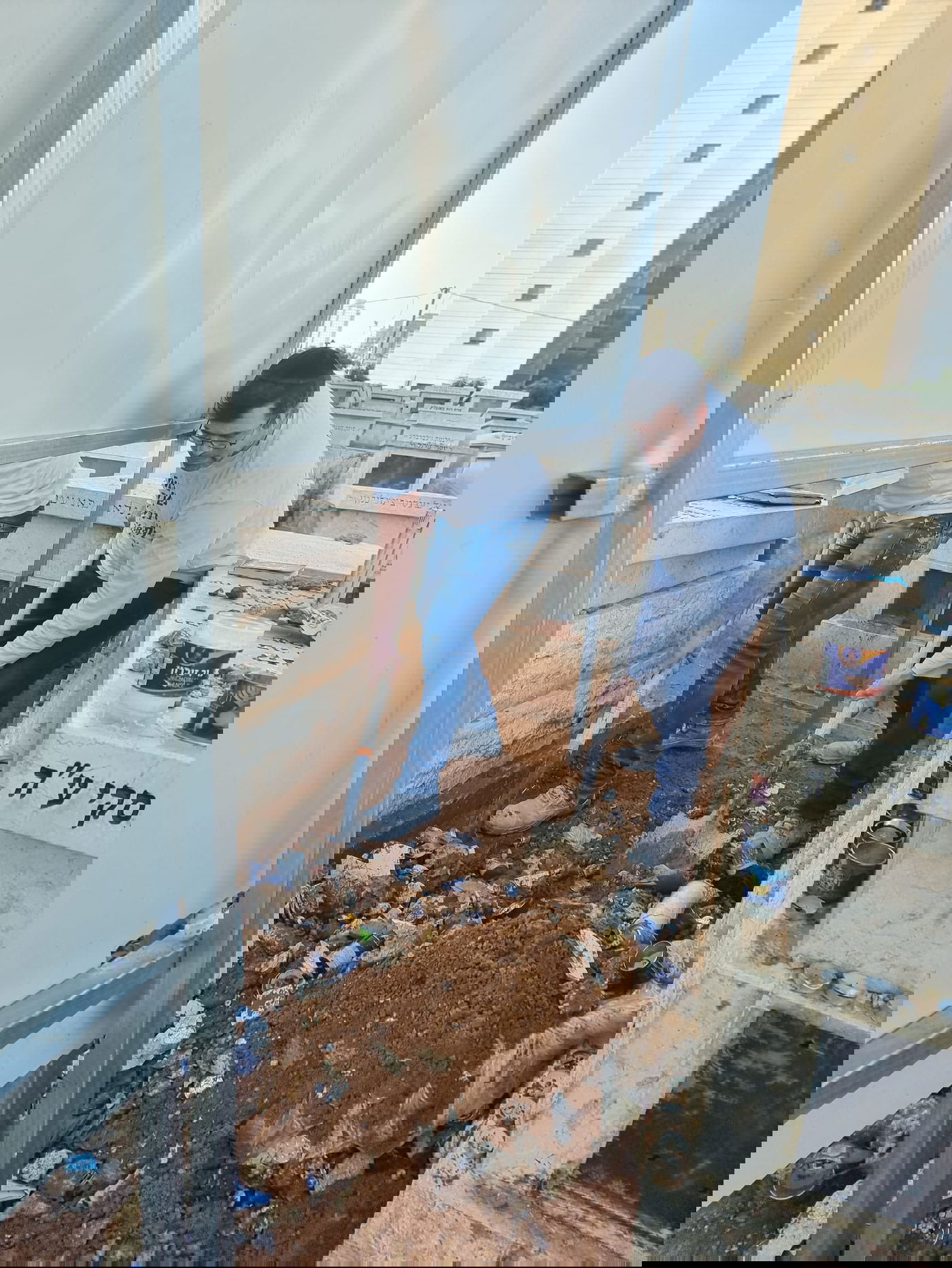 במלאות ה'שבעה': בטון על קברו של מרן רבי חיים קנייבסקי זצ"ל