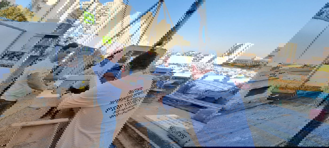 במלאות ה'שבעה': בטון על קברו של מרן רבי חיים קנייבסקי זצ"ל