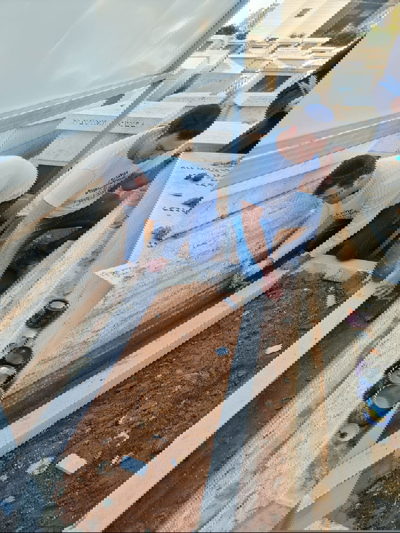 במלאות ה'שבעה': בטון על קברו של מרן רבי חיים קנייבסקי זצ"ל