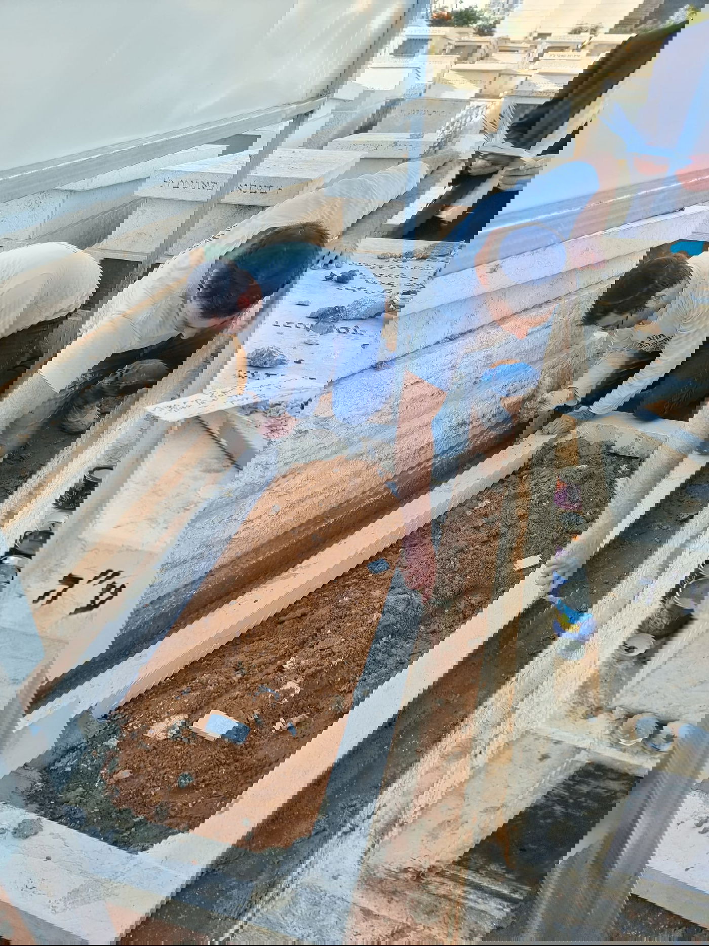 במלאות ה'שבעה': בטון על קברו של מרן רבי חיים קנייבסקי זצ"ל