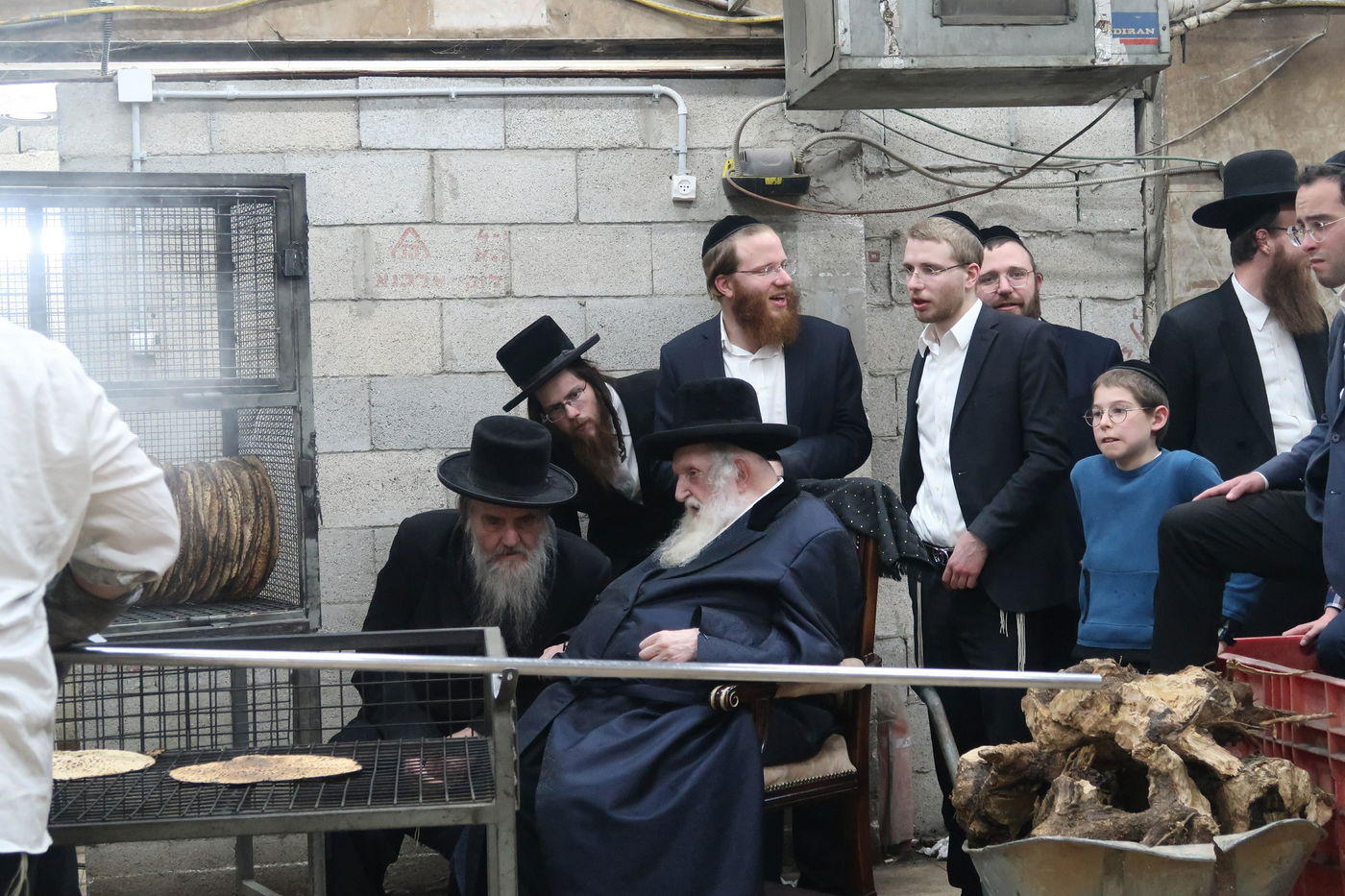 תיעוד: ראב"ד 'העדה' אפה מצות בנתניה