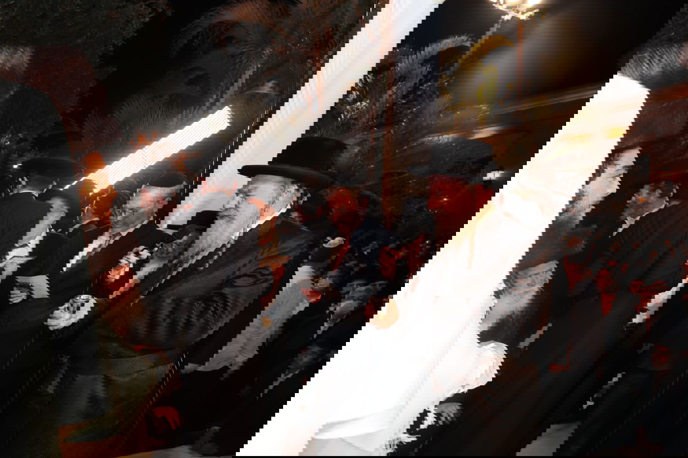 הרנטגן השיא את בנו; המונים השתתפו • צפו