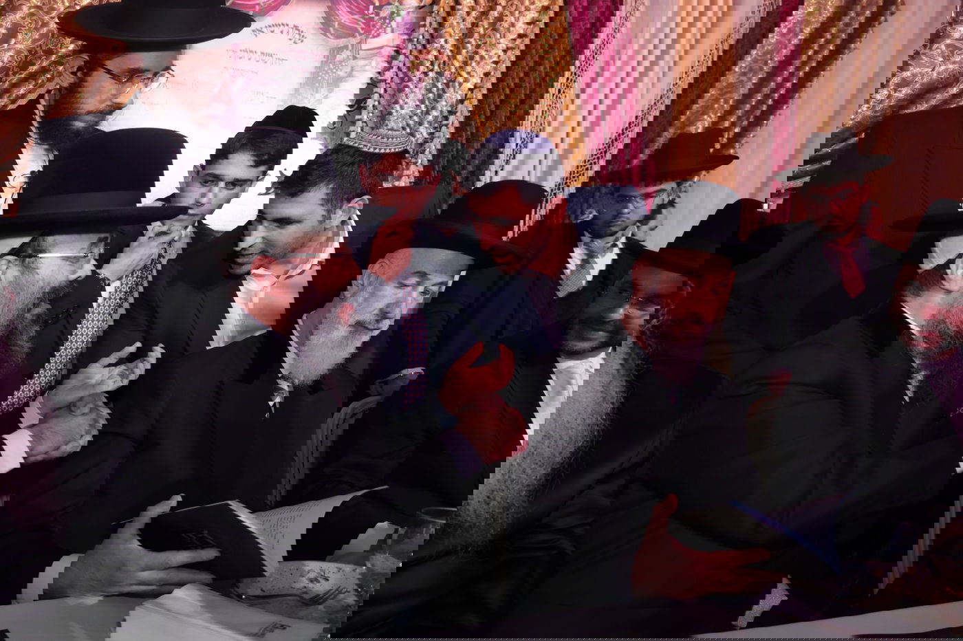 הרנטגן השיא את בנו; המונים השתתפו • צפו