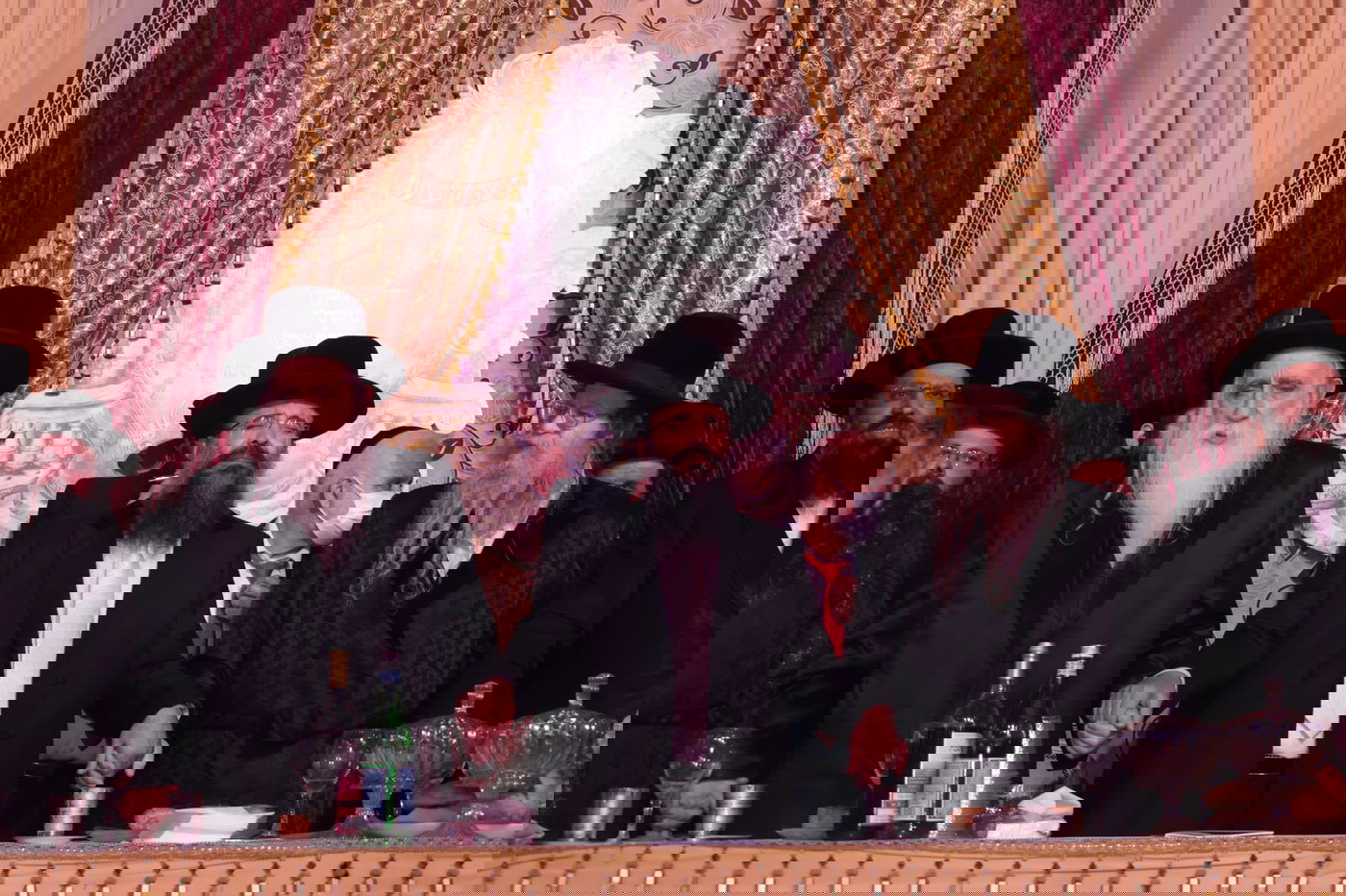 הרנטגן השיא את בנו; המונים השתתפו • צפו