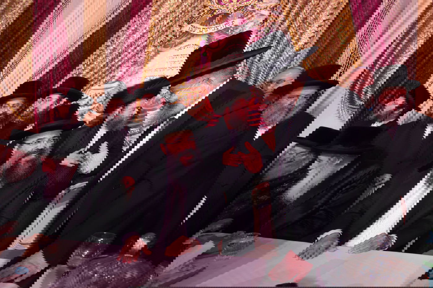 הרנטגן השיא את בנו; המונים השתתפו • צפו