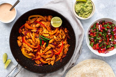 פהיטס - עוף מוקפץ עם ירקות