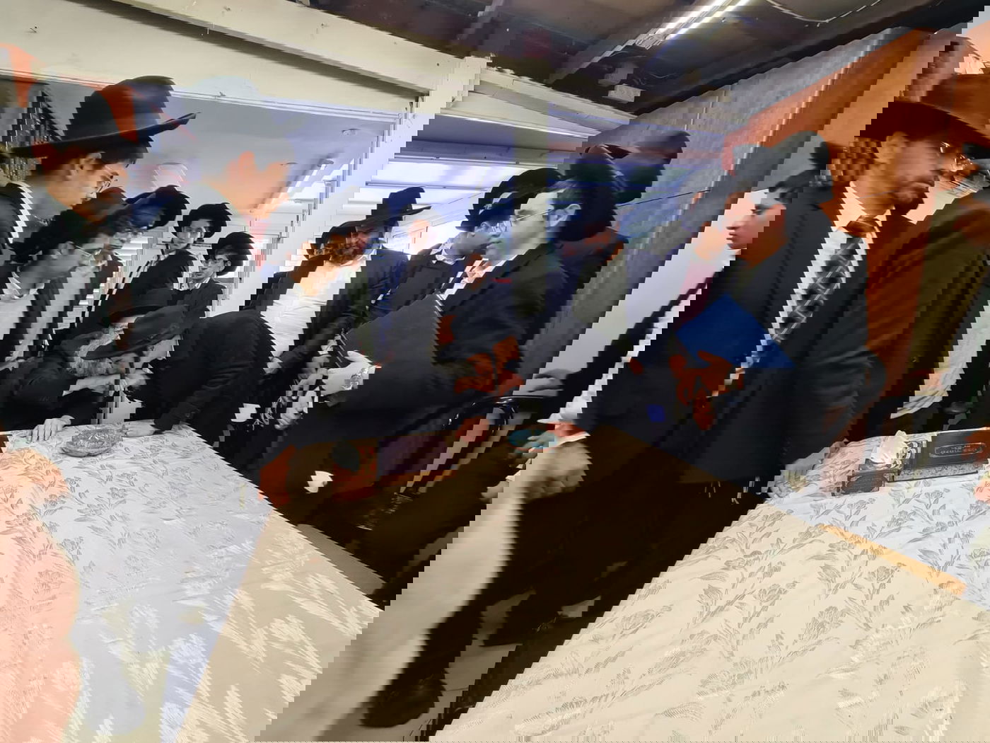 סיימו 'מגילה' לע"נ מרן שר התורה; וקיבלו את ברכת בנו