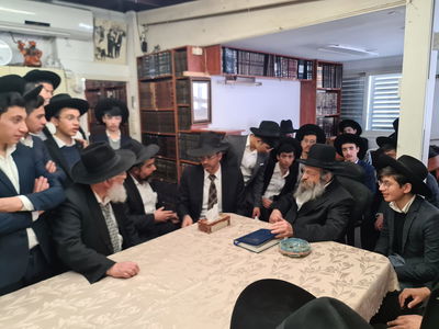 הבחורים אצל הרב קנייבסקי