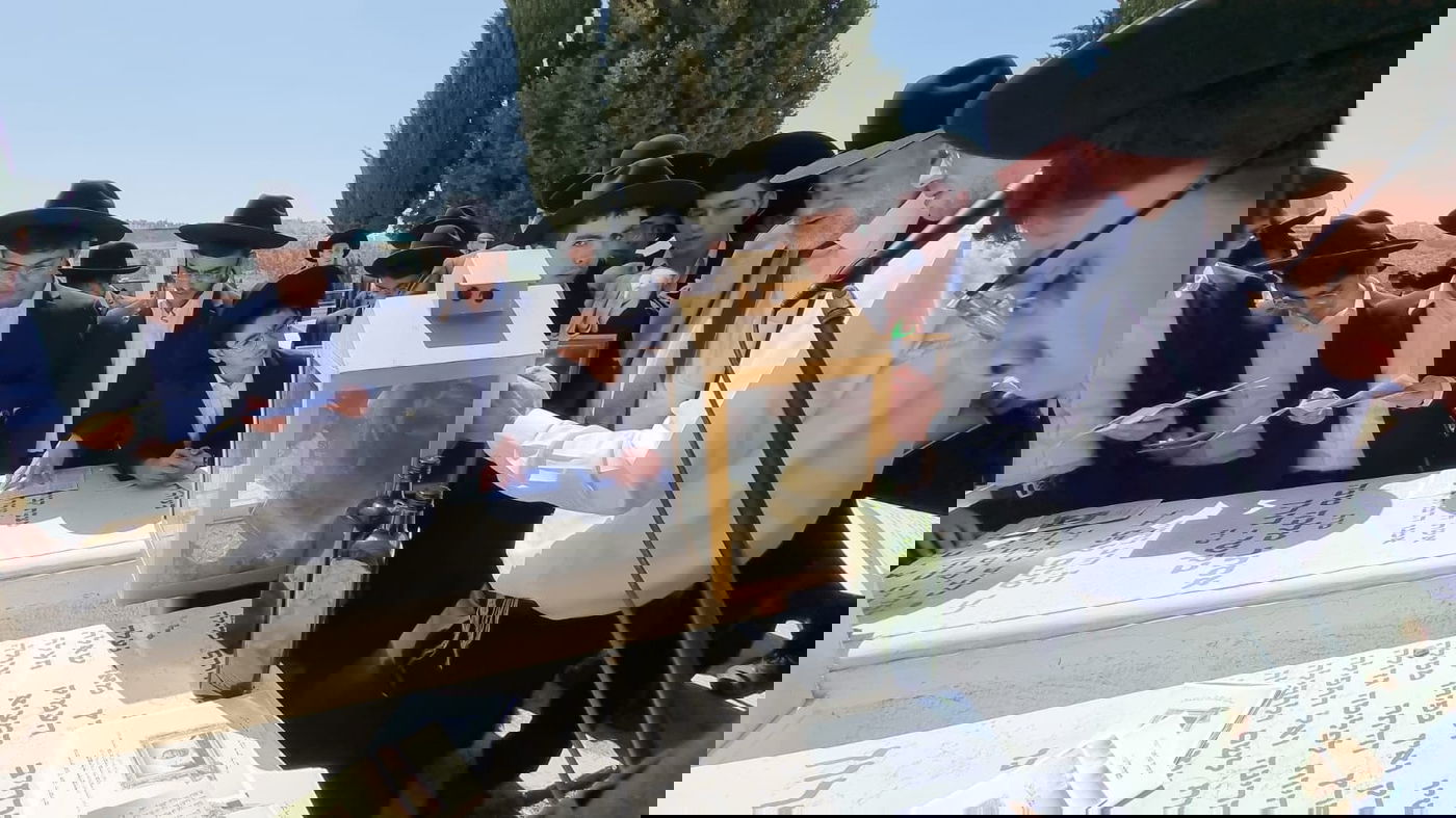 לקראת יום השנה: המונים בציון זקן הראשונים לציון