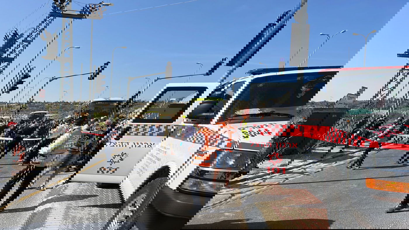 פיגוע באוטובוס: מחבל דקר יהודי עם  מברג ונוטרל ע"י נוסע