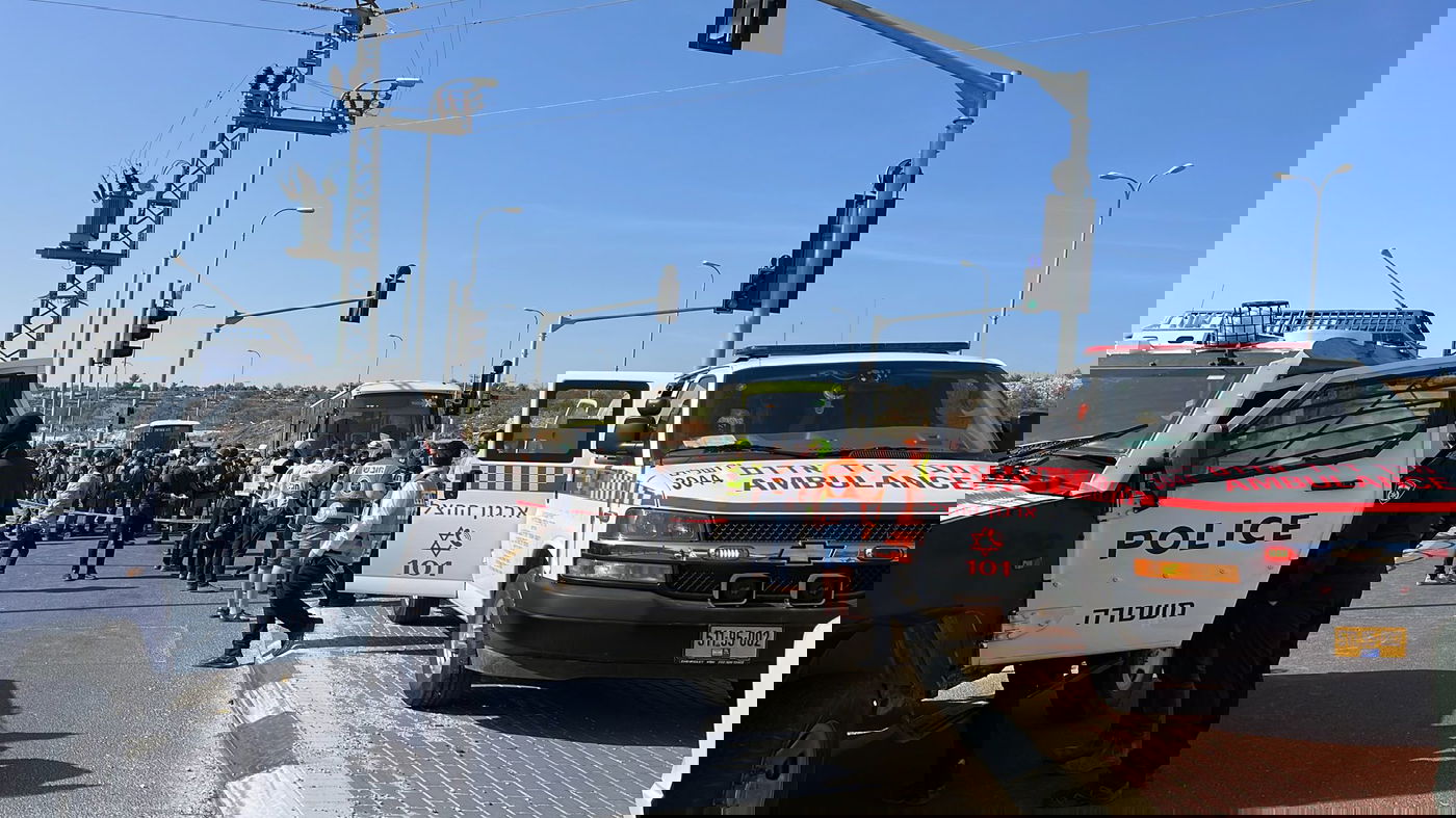 פיגוע באוטובוס: מחבל דקר יהודי עם  מברג ונוטרל ע"י נוסע