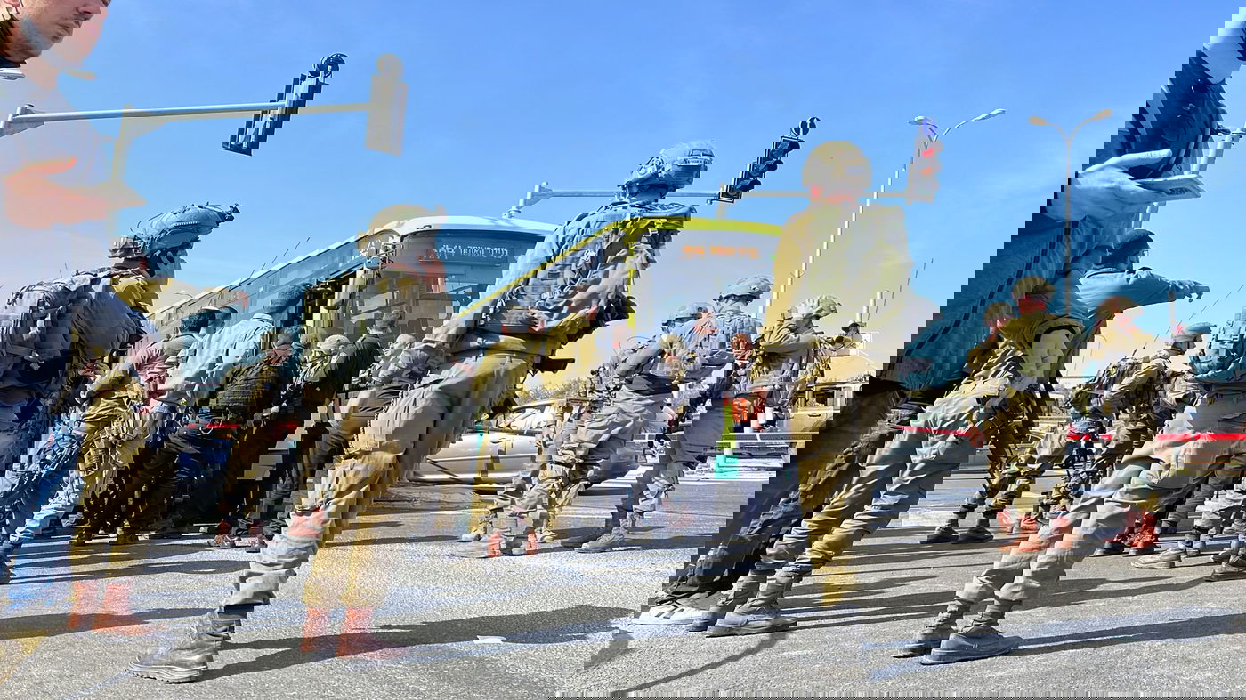 פיגוע באוטובוס: מחבל דקר יהודי עם  מברג ונוטרל ע"י נוסע