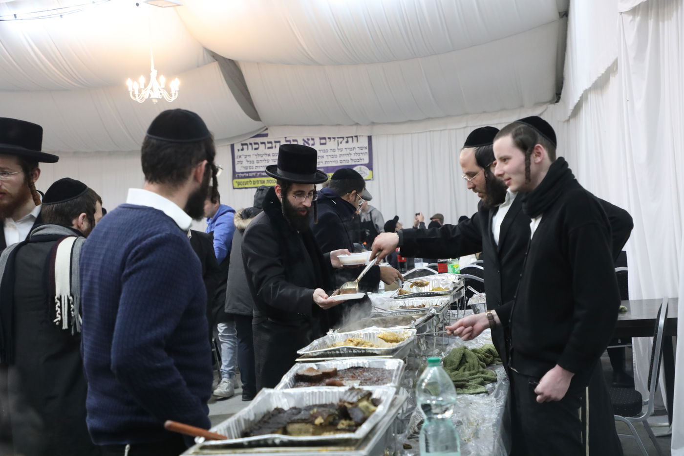 המונים בהילולת רבי אלימלך מליז'ענסק זיע"א