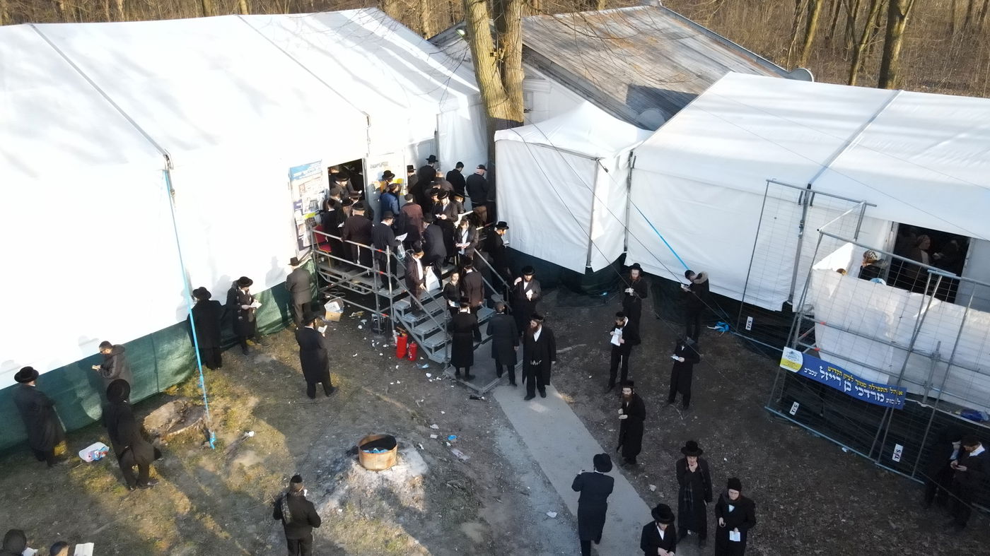 המונים בהילולת רבי אלימלך מליז'ענסק זיע"א