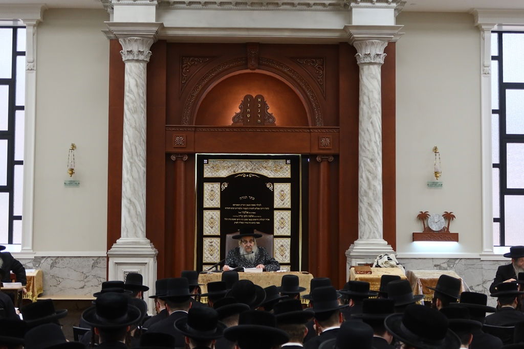 סאטמר: הרבי מסר שיעור תורה לבחורי החסידות