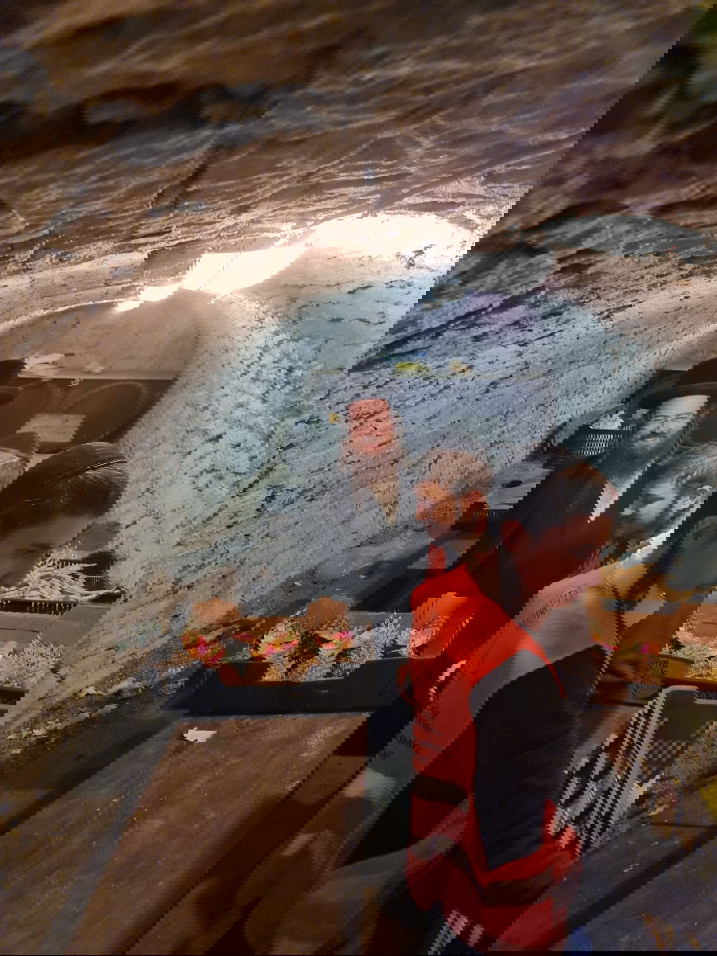 בחורי 'אגלי טל' שסייעו לפליטי אוקראינה בתפילה בקברי צדיקים