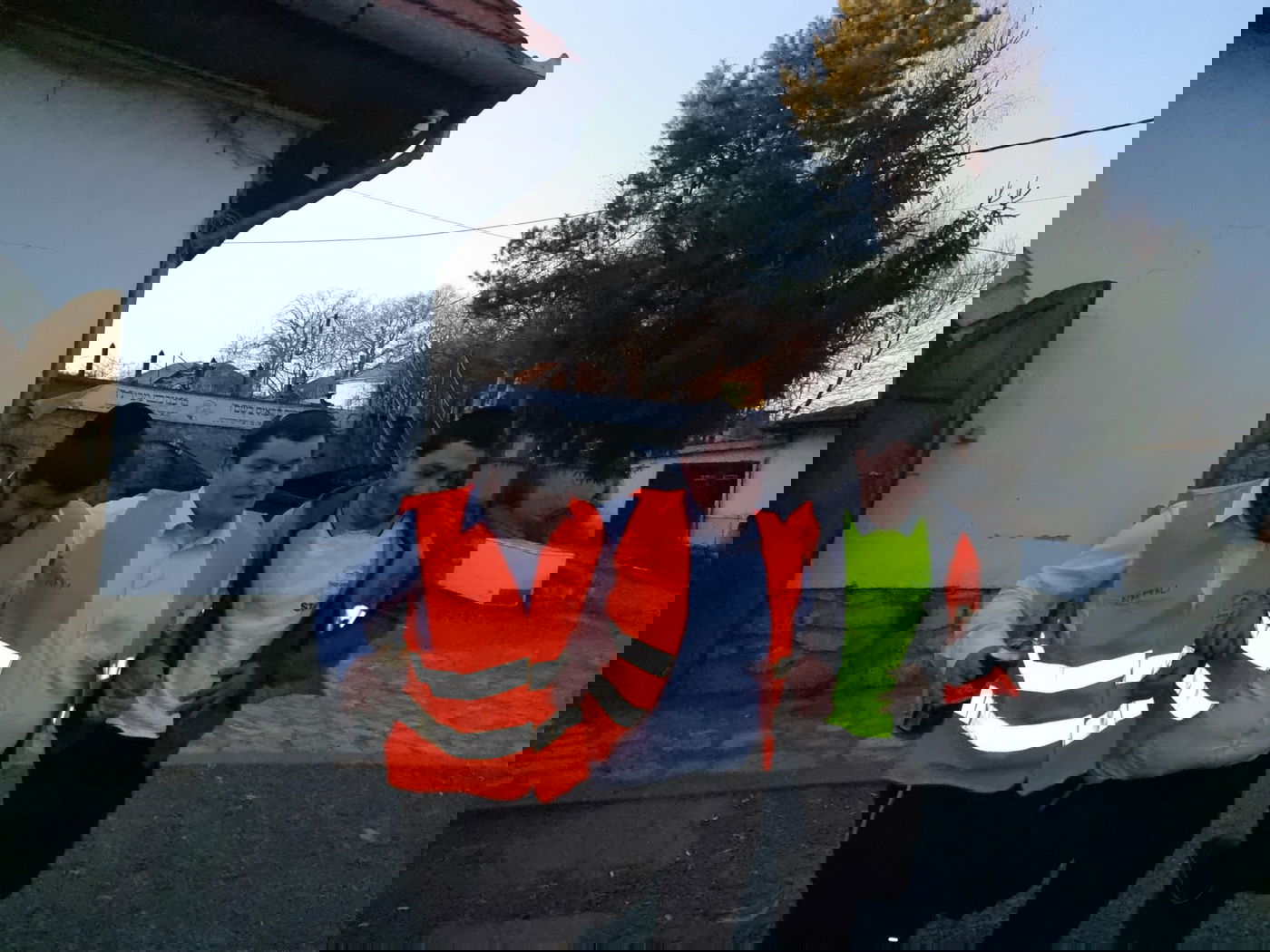 בחורי 'אגלי טל' שסייעו לפליטי אוקראינה בתפילה בקברי צדיקים