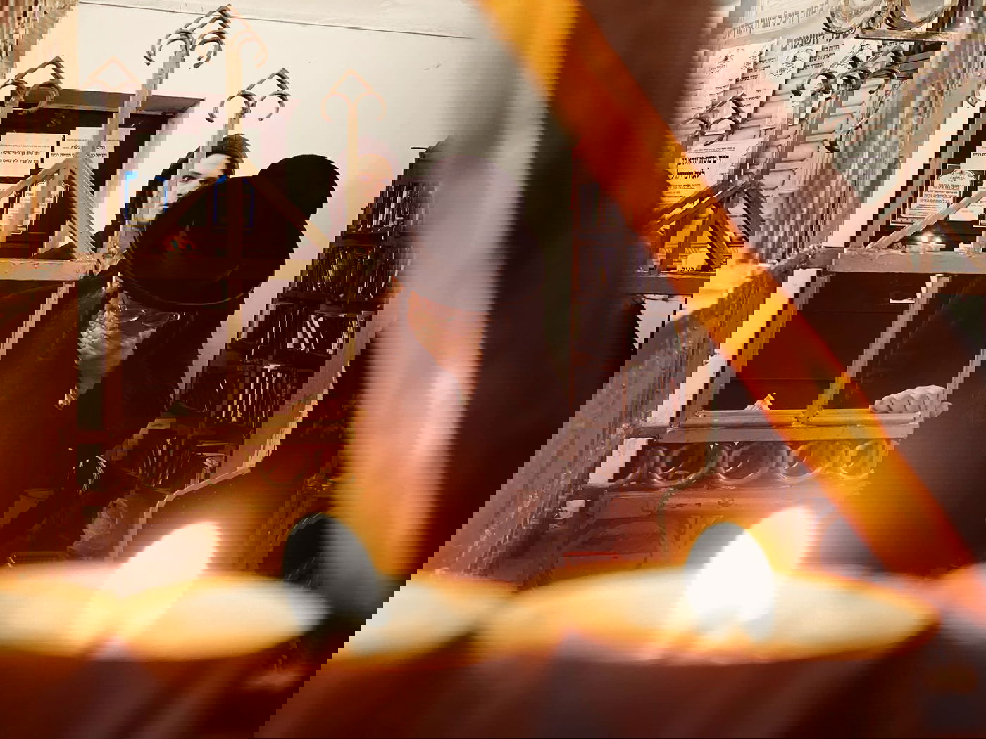 בחורי 'אגלי טל' שסייעו לפליטי אוקראינה בתפילה בקברי צדיקים