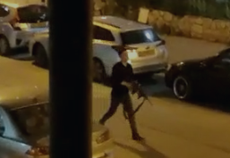 ניצול הפיגוע המזעזע בבני ברק משחזר • צפו