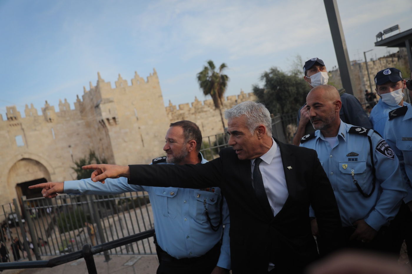 השר יאיר לפיד ירד לראשונה לשטח: "יש לנו משטרה שאפשר לסמוך עליה"