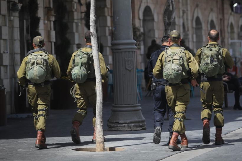חיילים מפטרלים בירושלים