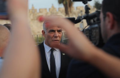 לפיד בשער שכם, אתמול