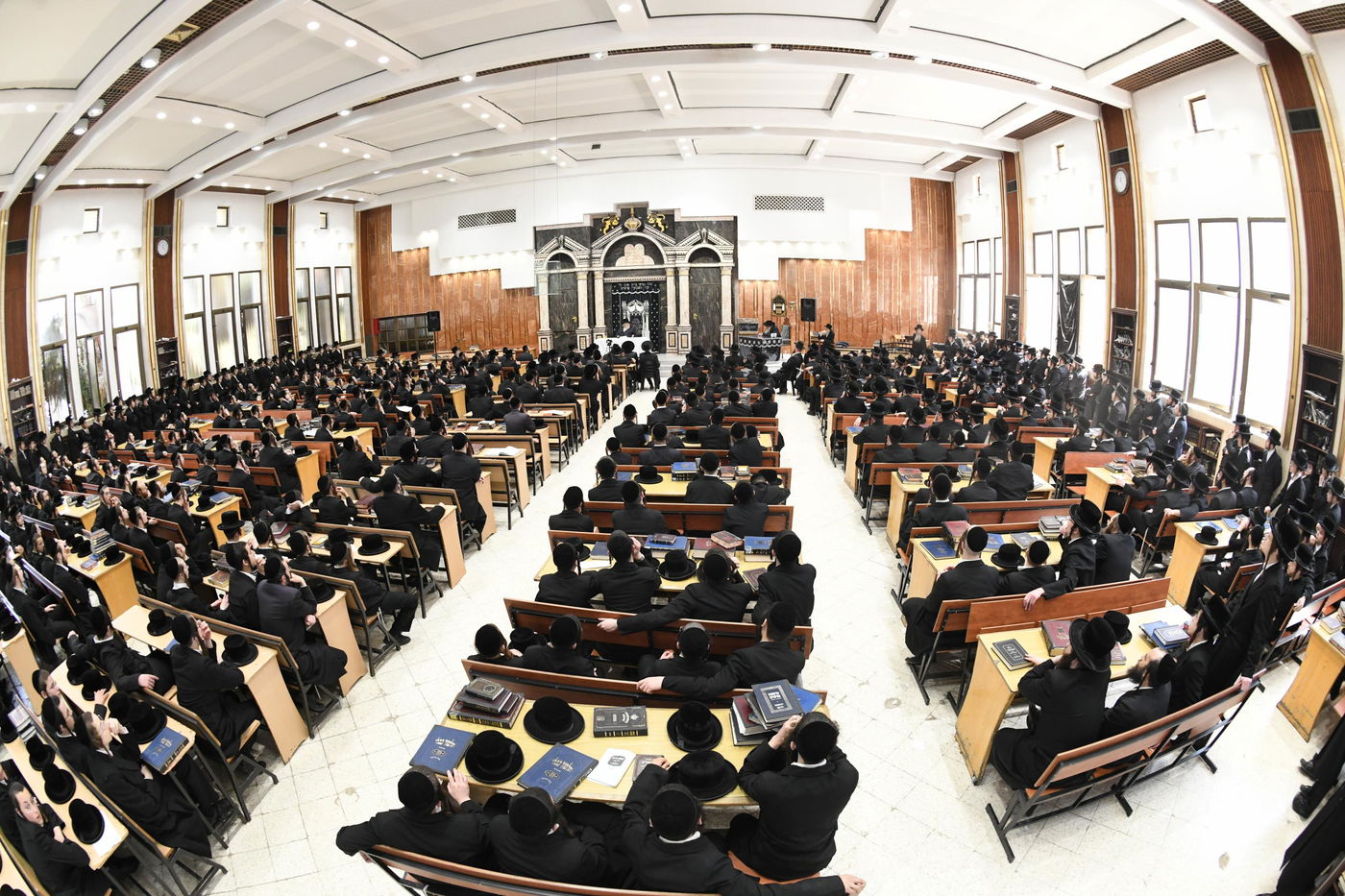 ראב"ד 'העדה' מסר שיעור תורה בצאנז; צפו