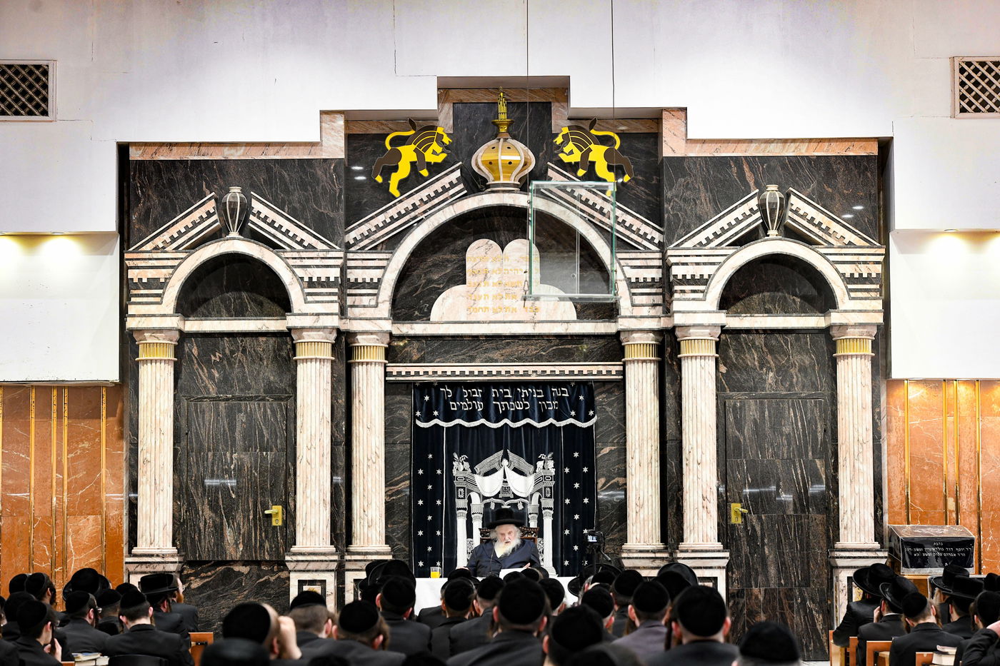 ראב"ד 'העדה' מסר שיעור תורה בצאנז; צפו