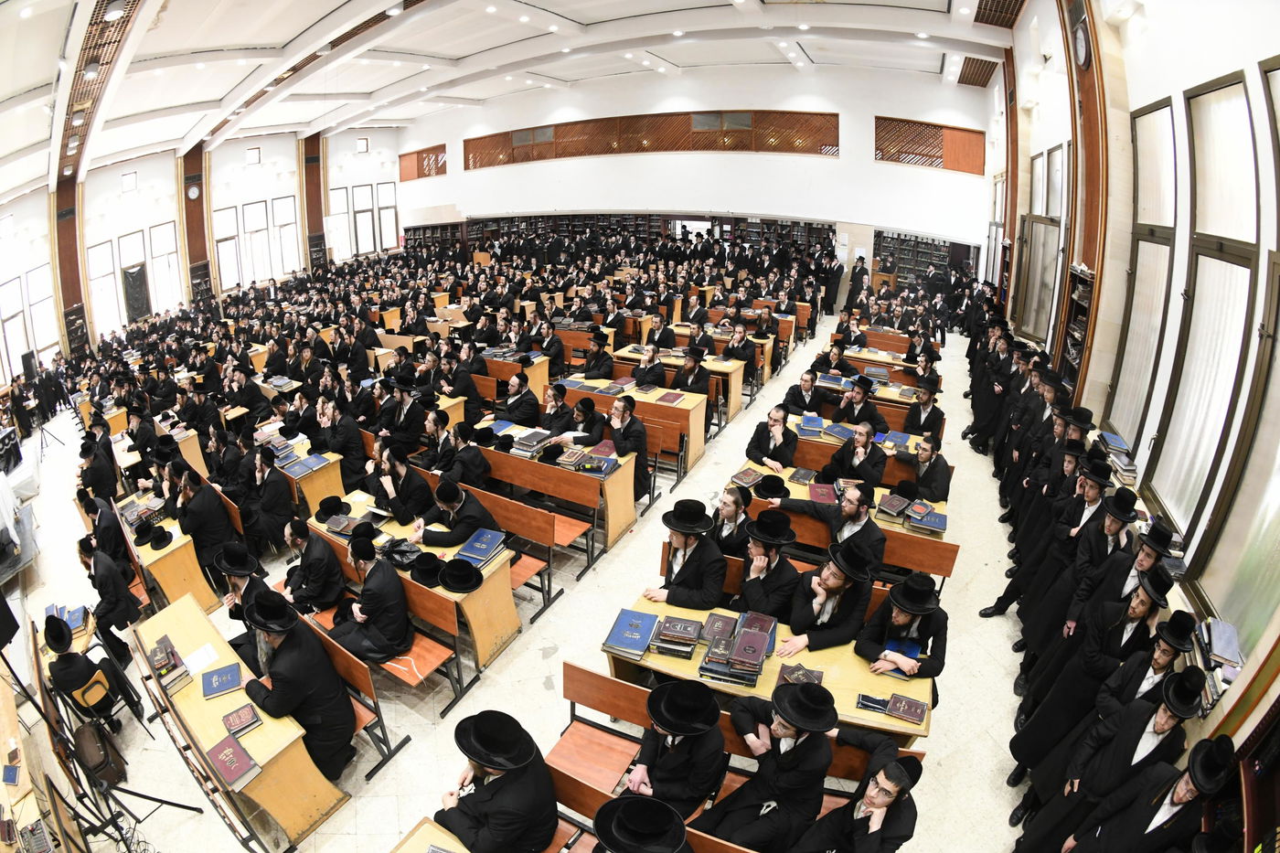 ראב"ד 'העדה' מסר שיעור תורה בצאנז; צפו