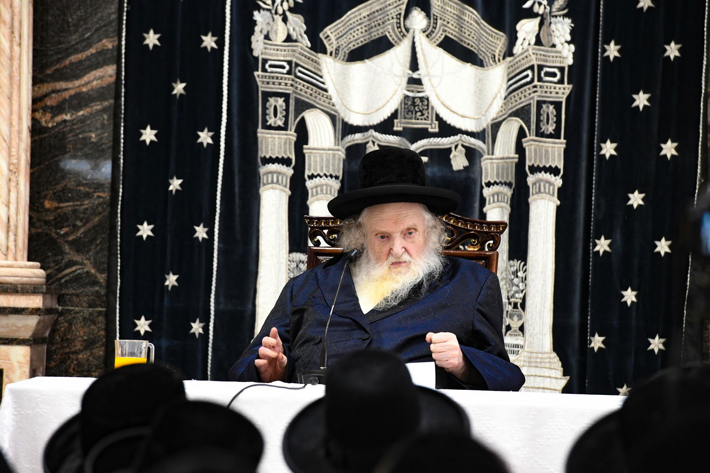 ראב"ד 'העדה' מסר שיעור תורה בצאנז; צפו