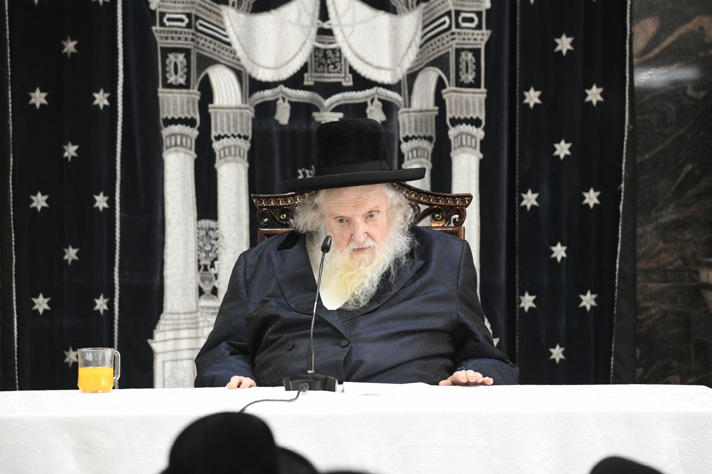 ראב"ד 'העדה' מסר שיעור תורה בצאנז; צפו