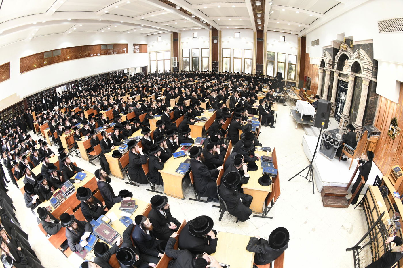 ראב"ד 'העדה' מסר שיעור תורה בצאנז; צפו