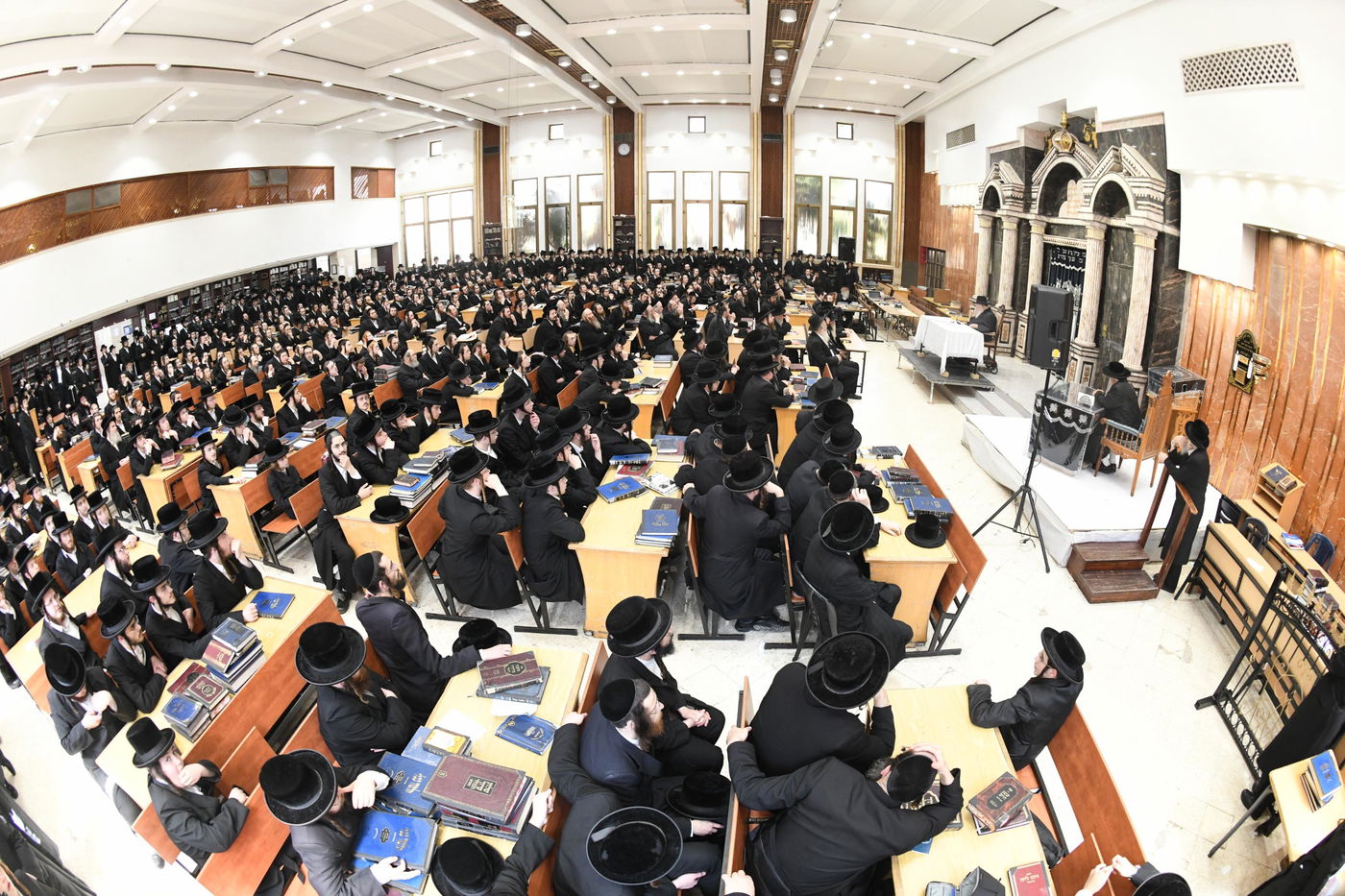 ראב"ד 'העדה' מסר שיעור תורה בצאנז; צפו