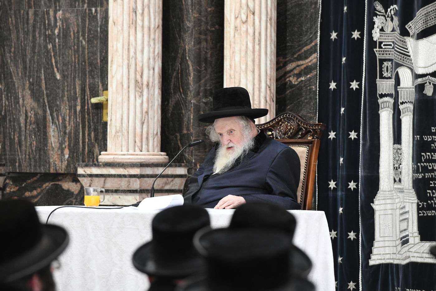 ראב"ד 'העדה' מסר שיעור תורה בצאנז; צפו