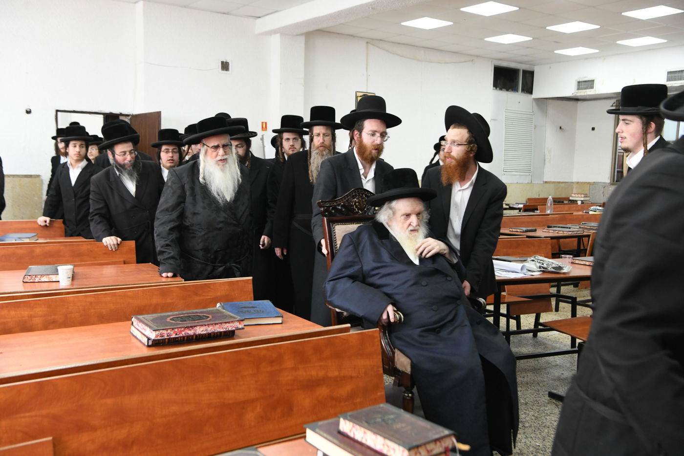 ראב"ד 'העדה' מסר שיעור תורה בצאנז; צפו