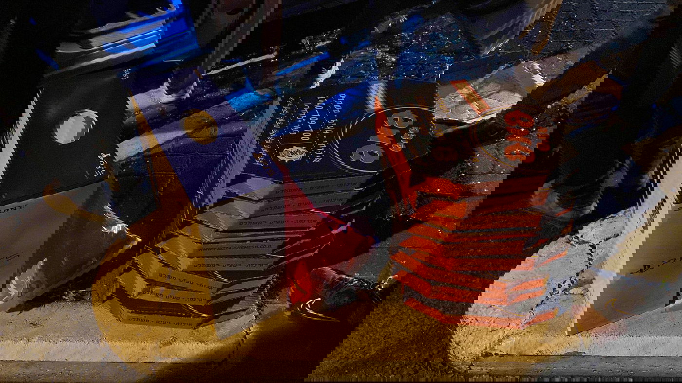 הונו אזרחים במאות אלפי שקלים ונעצרו