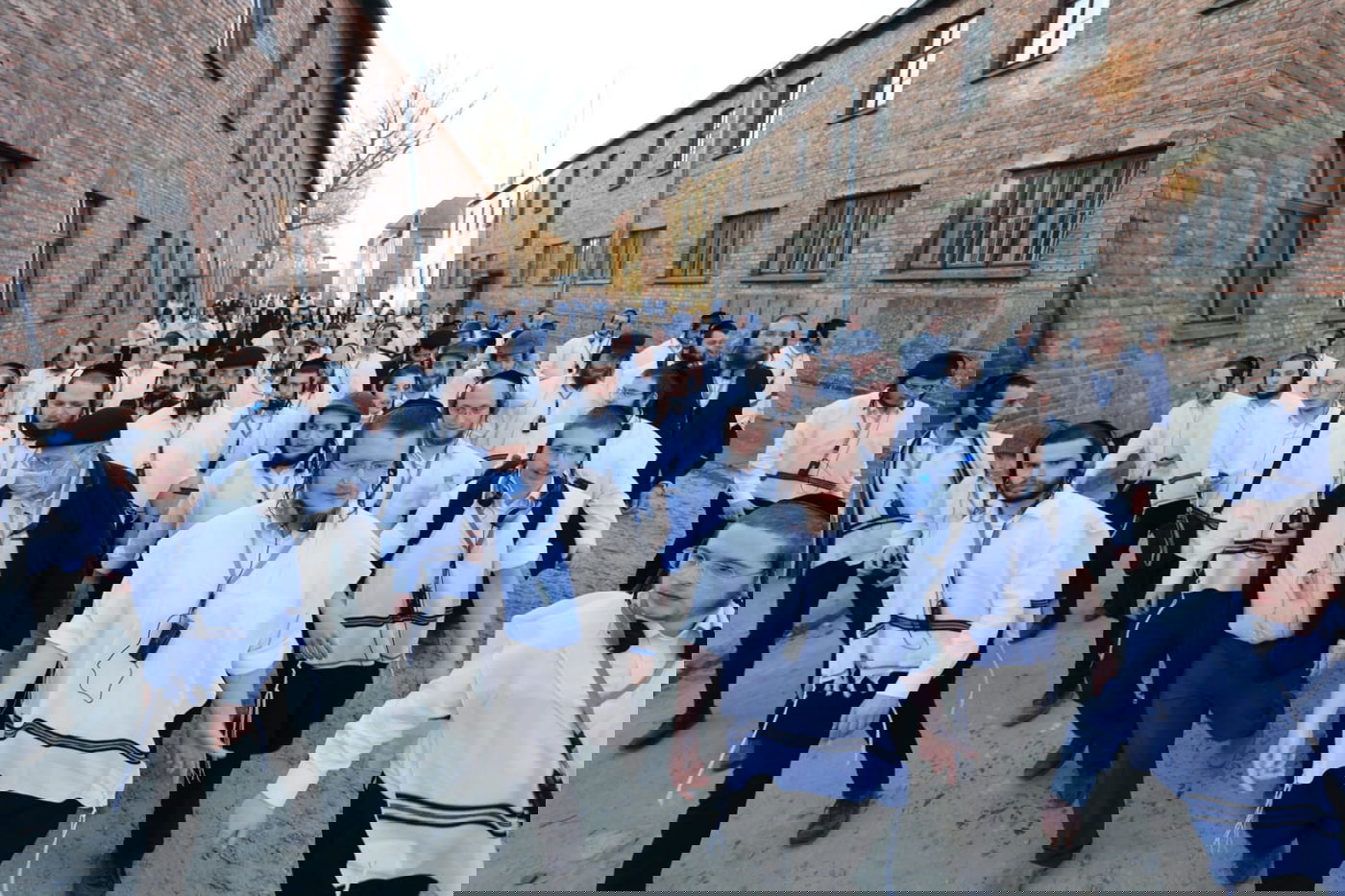 בחורי "אורייתא" יצאו לציוני הצדיקים באירופה