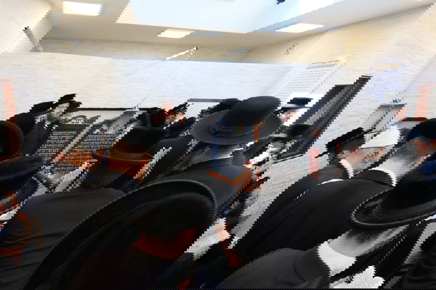 בחורי "אורייתא" יצאו לציוני הצדיקים באירופה