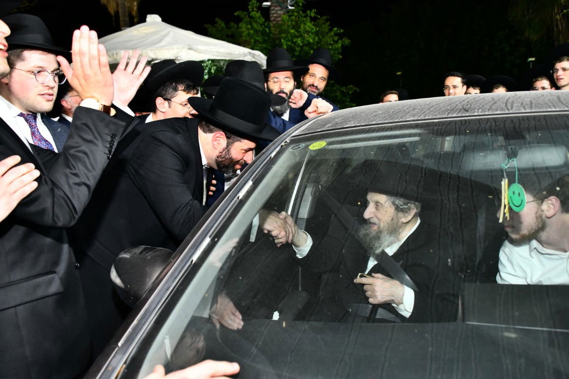 סגן ראש עיריית בני ברק חיתן, החברים חגגו • צפו