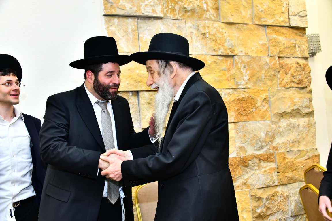 סגן ראש עיריית בני ברק חיתן, החברים חגגו • צפו