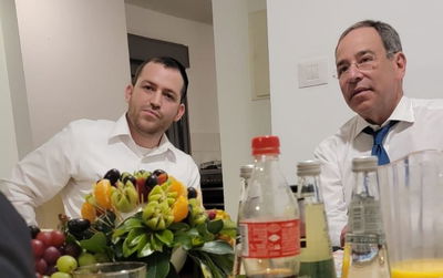 השגריר בביקור אצל שוקי דויטש